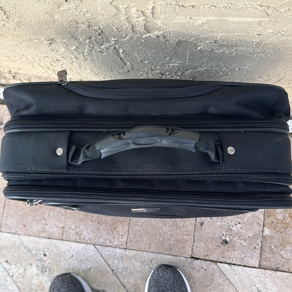 Tumi 🔥Sale🔥 black compact carryon bag for computer and clothes - Picture 3 of 11